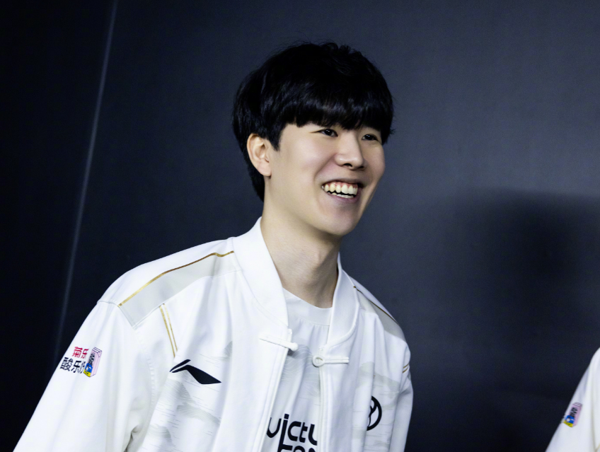 关注官方公 关注官方公